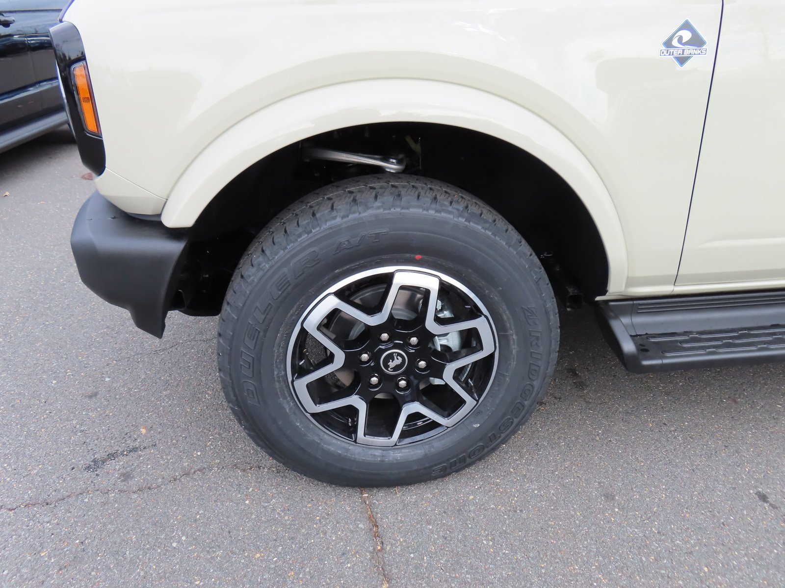 New 2025 Ford Bronco Outer Banks image 8