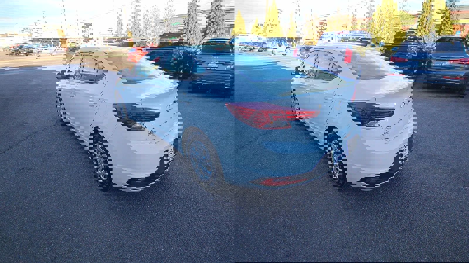 Used 2020 Hyundai Elantra SE w/ Cargo Package (C1) image 6