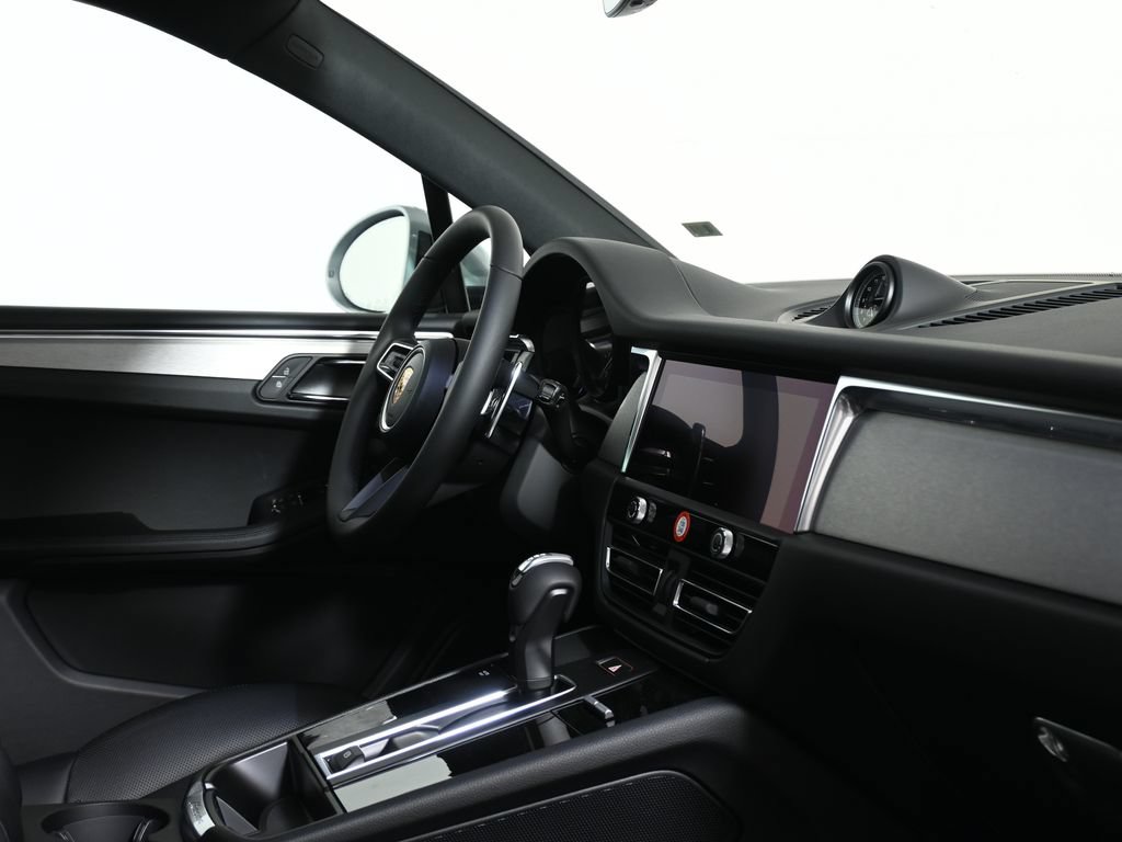 Used 2026 Porsche Macan AWD/4WD image 38