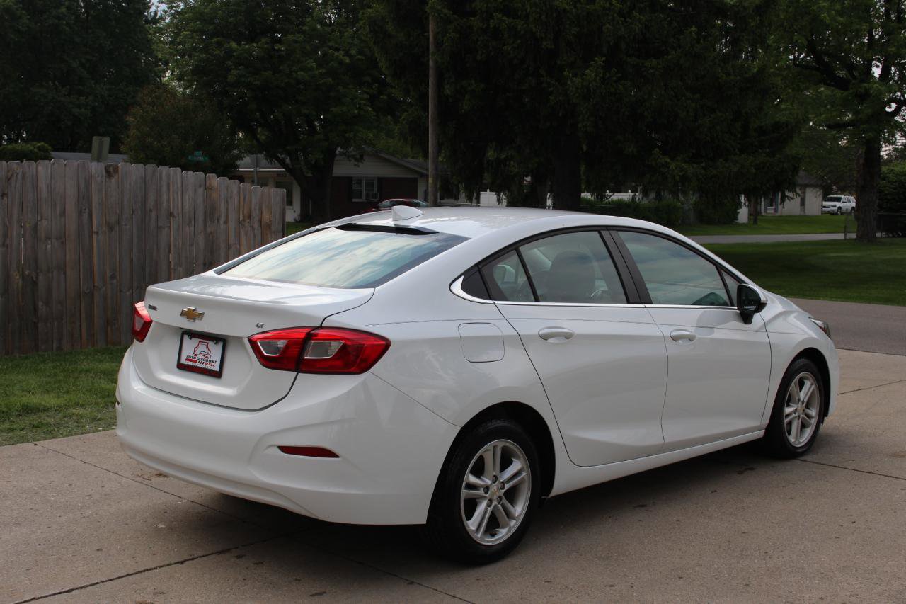 Used 2018 Chevrolet Cruze LT FWD image 10