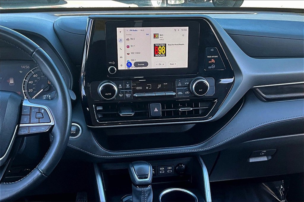 Used 2024 Toyota Highlander LE image 6