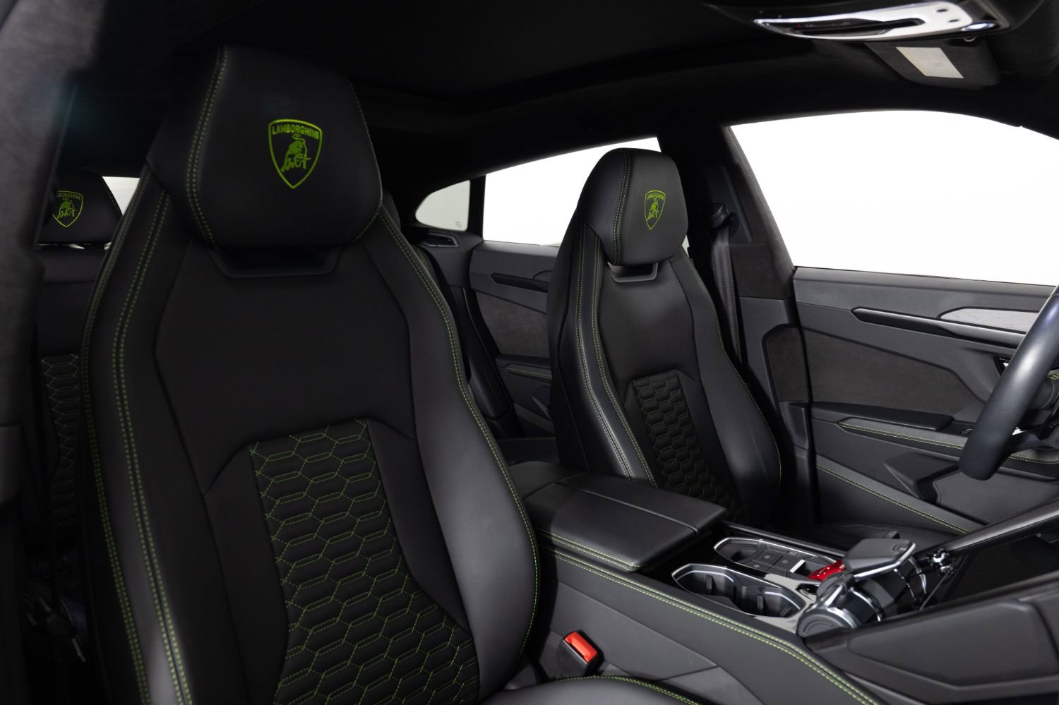 Used 2021 Lamborghini Urus AWD/4WD image 40