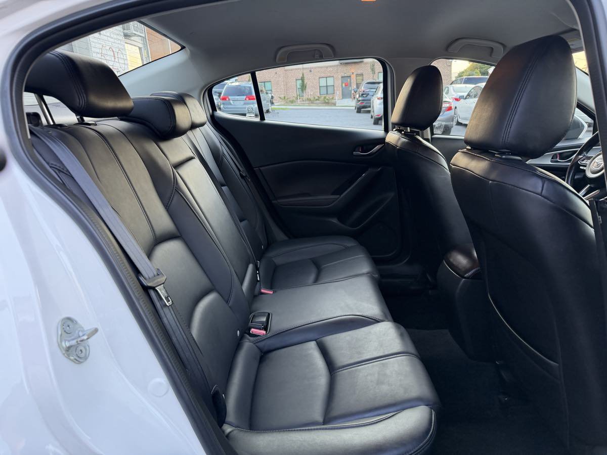 Used 2017 MAZDA MAZDA3 Touring FWD image 12