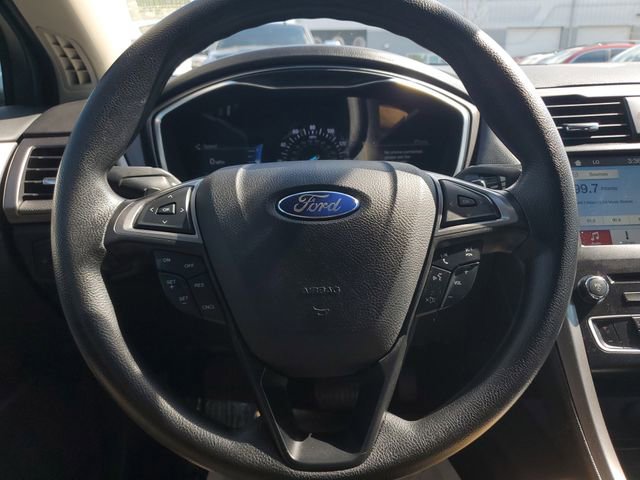 Used 2017 Ford Fusion SE w/ Fusion SE Technology Package image 22