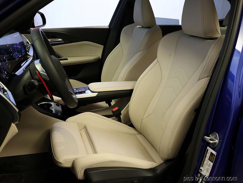 Certified 2025 BMW X1 M35i w/ Premium Package image 10