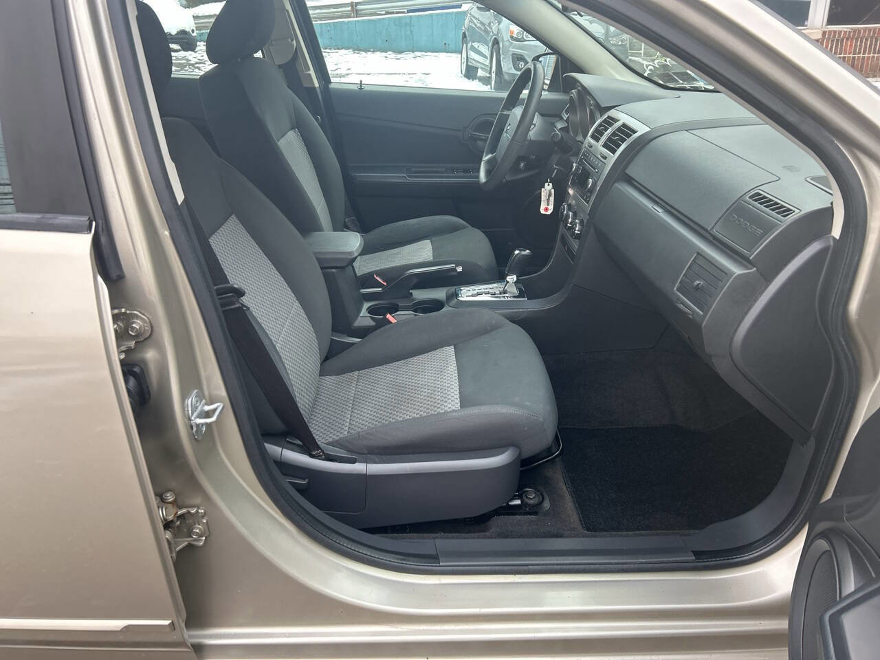 Used 2009 Dodge Avenger SE image 22