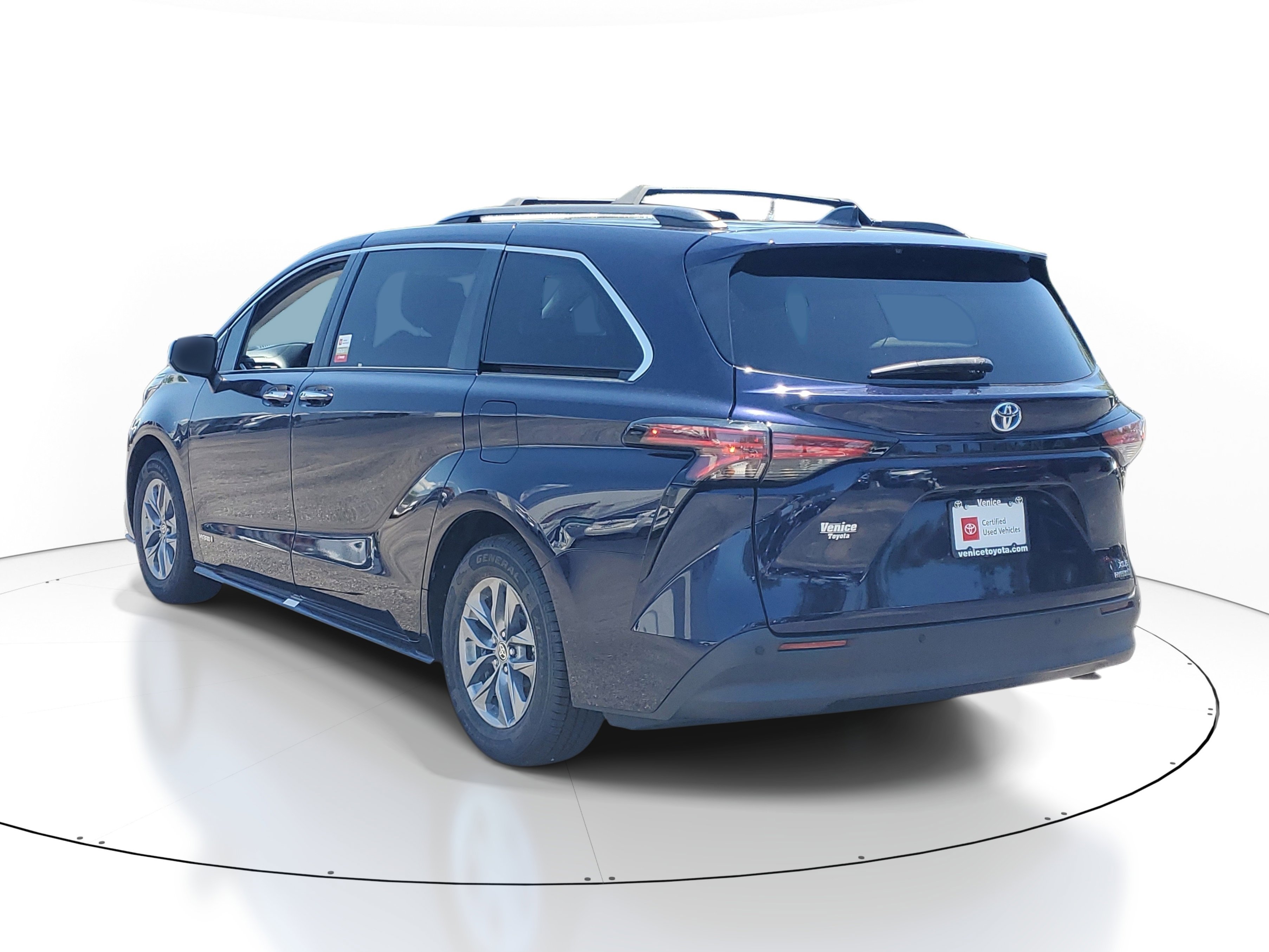 Certified 2021 Toyota Sienna XLE FWD image 4