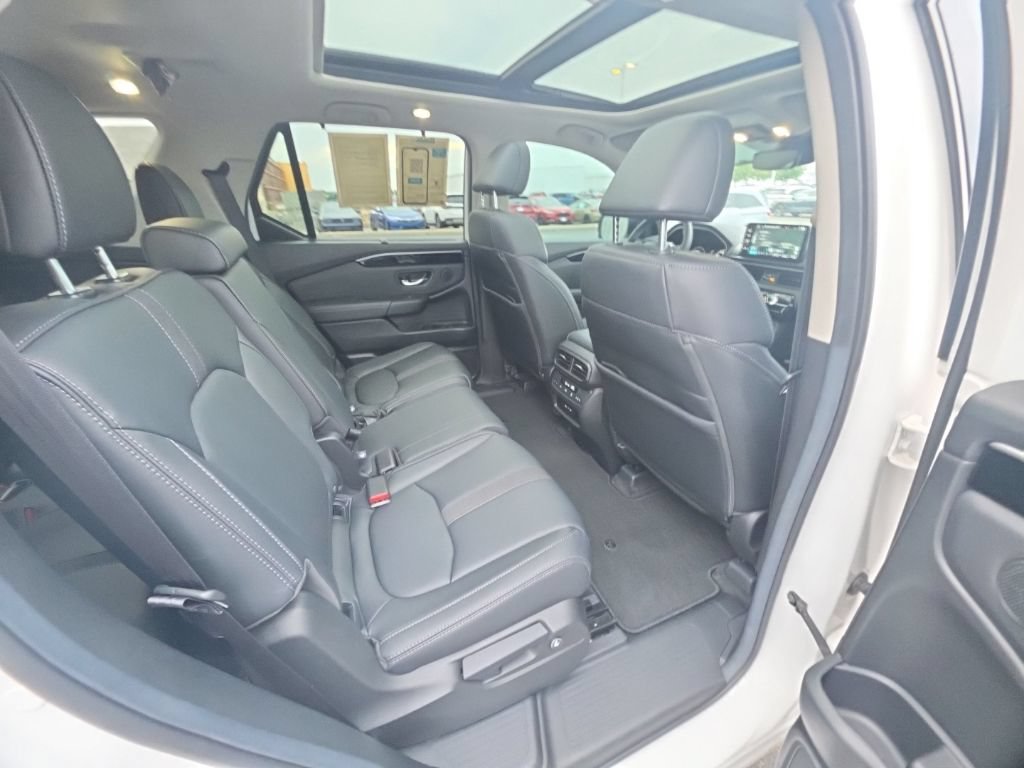 Used 2025 Honda Pilot Touring image 33
