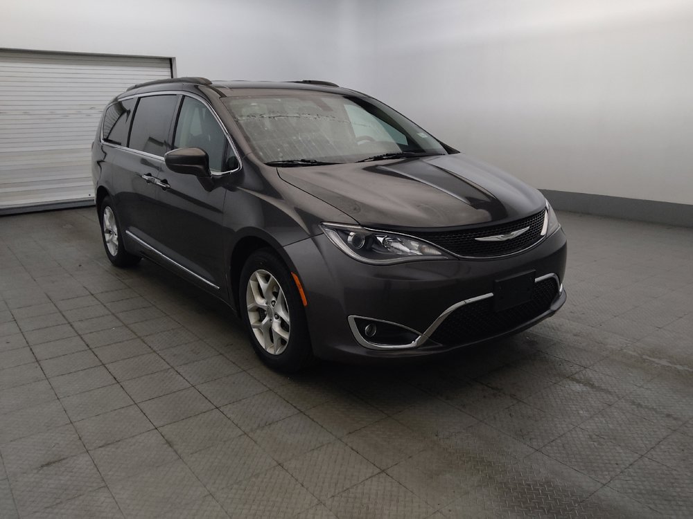 Used 2017 Chrysler Pacifica Touring-L w/ Tire & Wheel Group FWD image 13