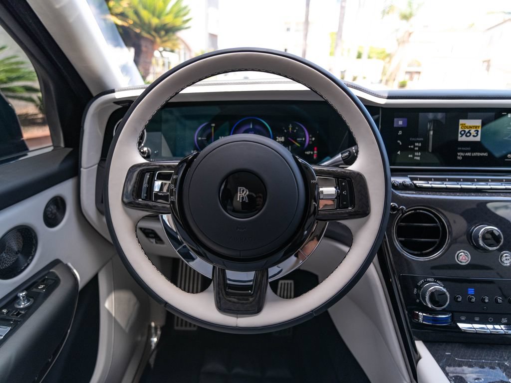 Used 2025 Rolls-Royce Cullinan Black Badge AWD/4WD image 16