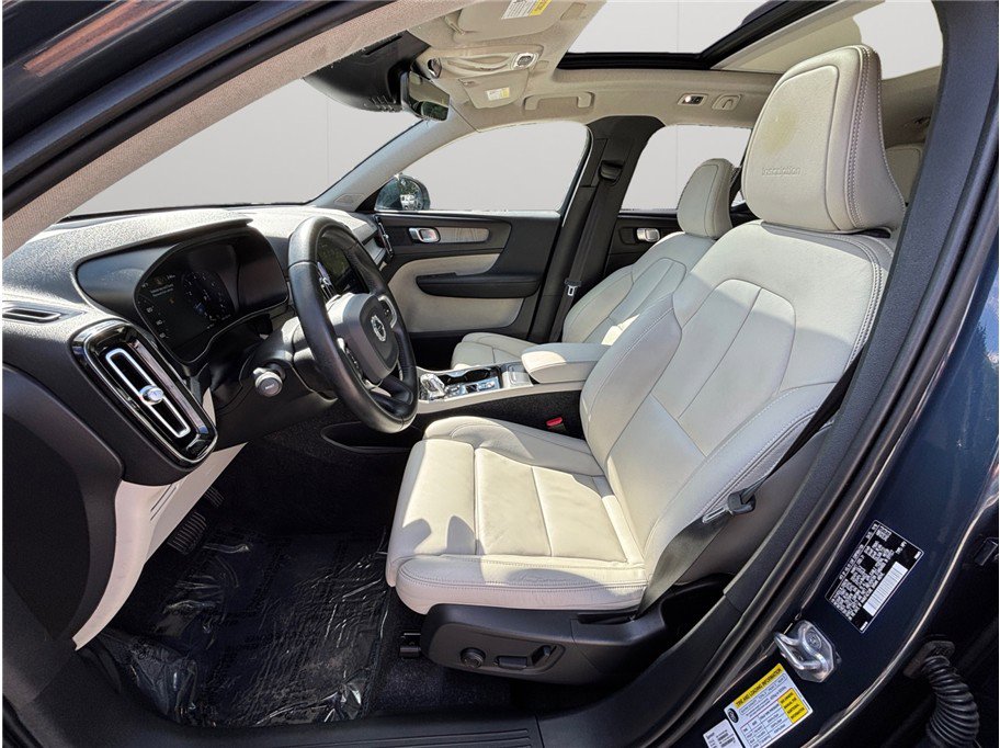 Used 2020 Volvo XC40 T5 Inscription w/ Protection Package image 2