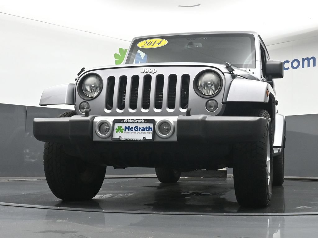 Used 2014 Jeep Wrangler Unlimited Sahara w/ Connectivity Group AWD/4WD image 7