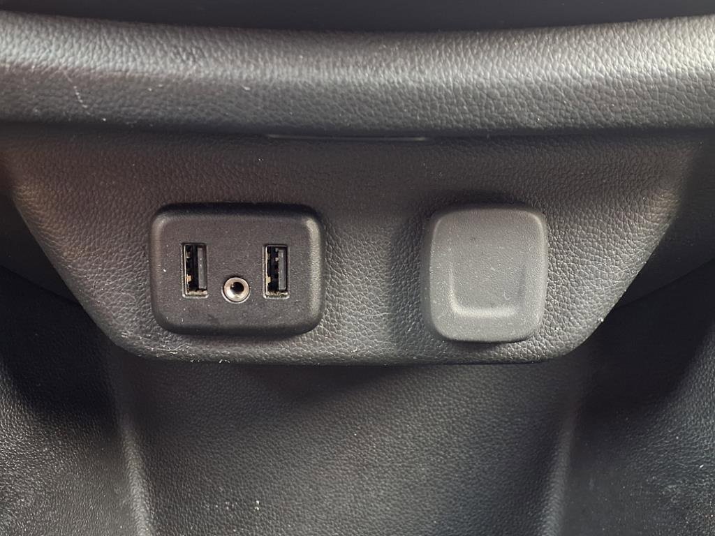 Used 2022 Chevrolet Traverse LS image 21