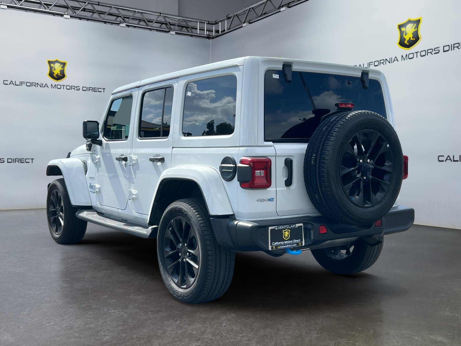 Used 2022 Jeep Wrangler Unlimited Sahara w/ Safety Group image 3