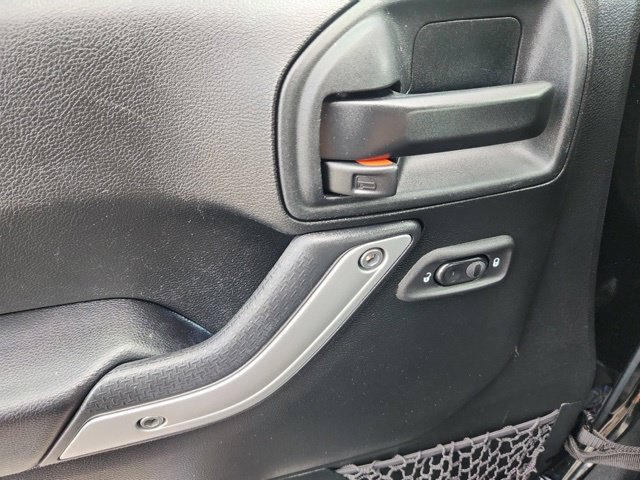 Used 2018 Jeep Wrangler Unlimited Sahara AWD/4WD image 19
