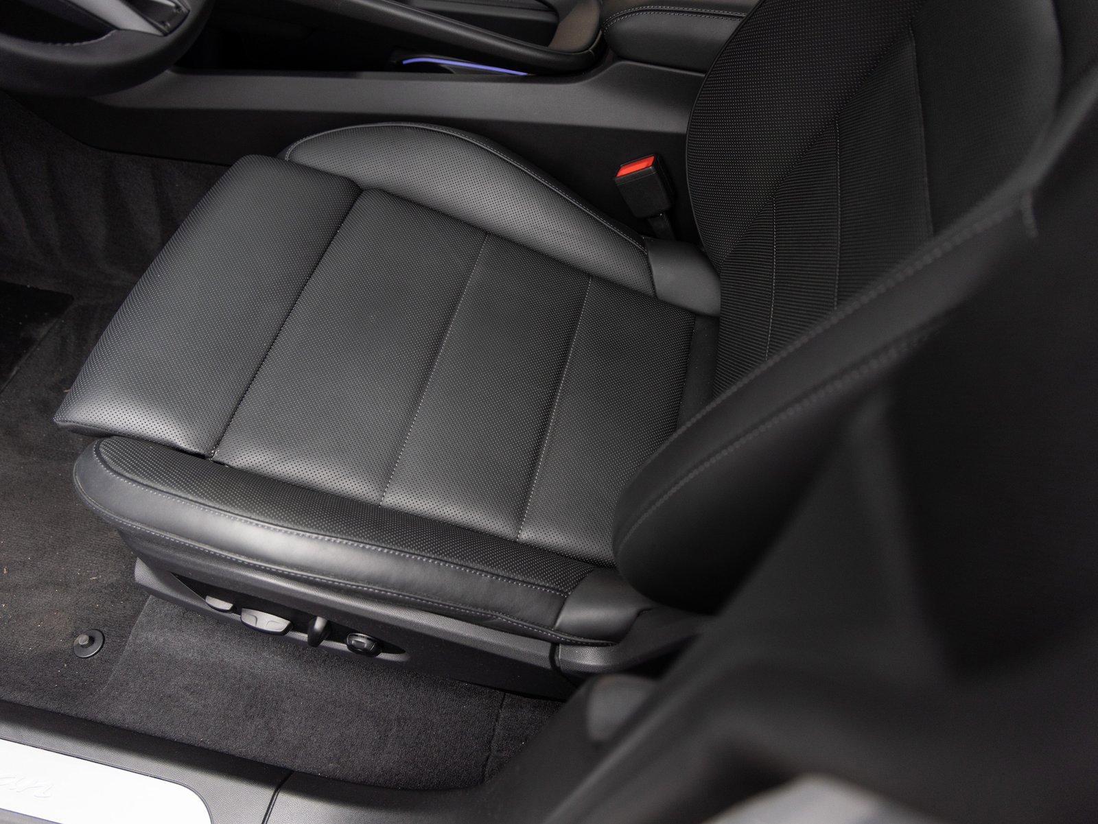 Used 2025 Porsche Macan Electric image 21