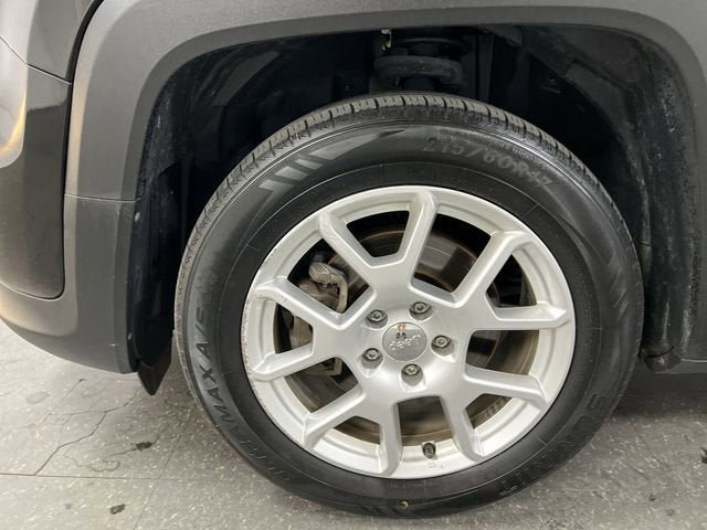 Used 2020 Jeep Renegade Latitude FWD image 32