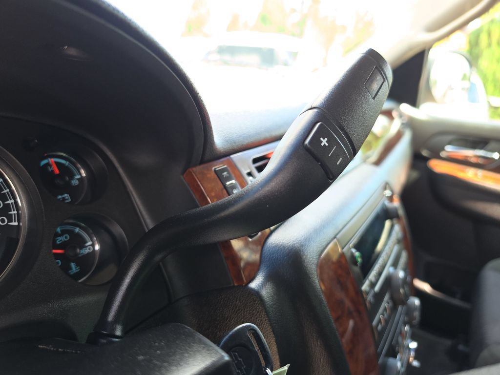 Used 2011 Chevrolet Avalanche LT AWD/4WD image 21