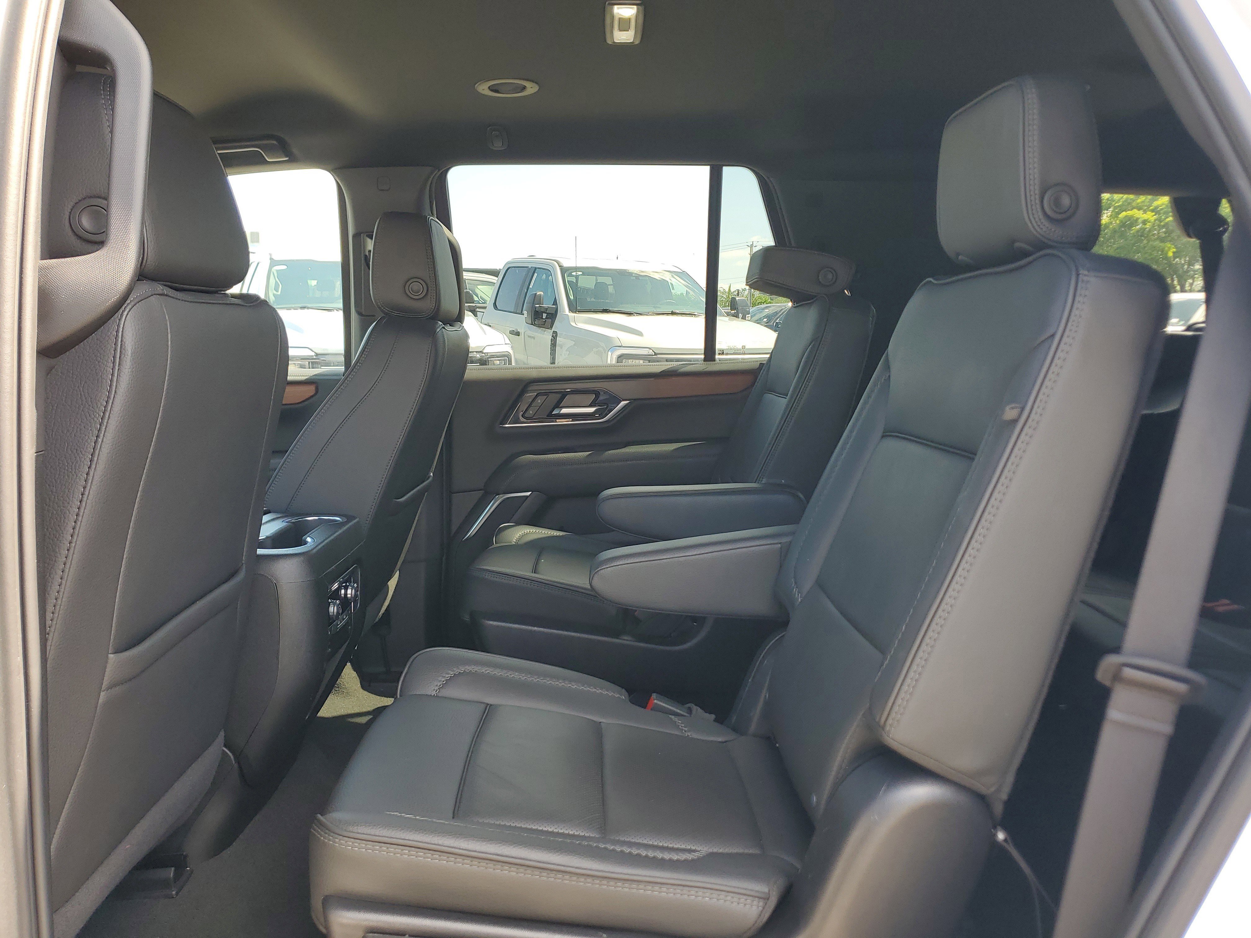 Used 2025 GMC Yukon Denali RWD image 21