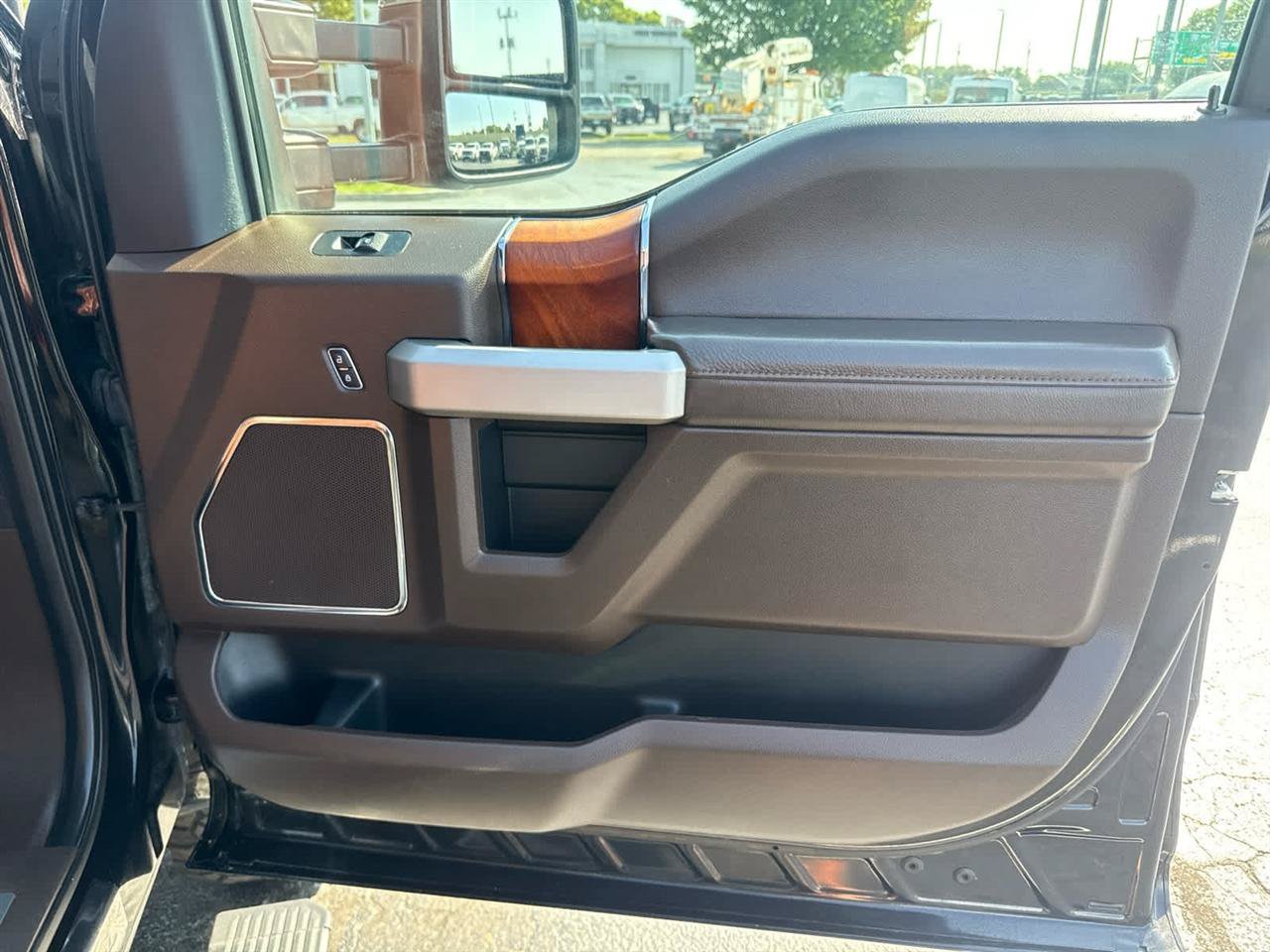 Used 2019 Ford F350 King Ranch w/ King Ranch Ultimate Package AWD/4WD image 31