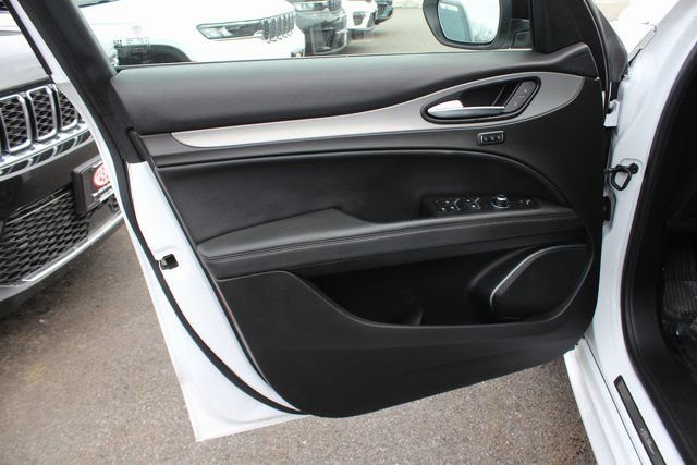 Used 2023 Alfa Romeo Stelvio Veloce image 21