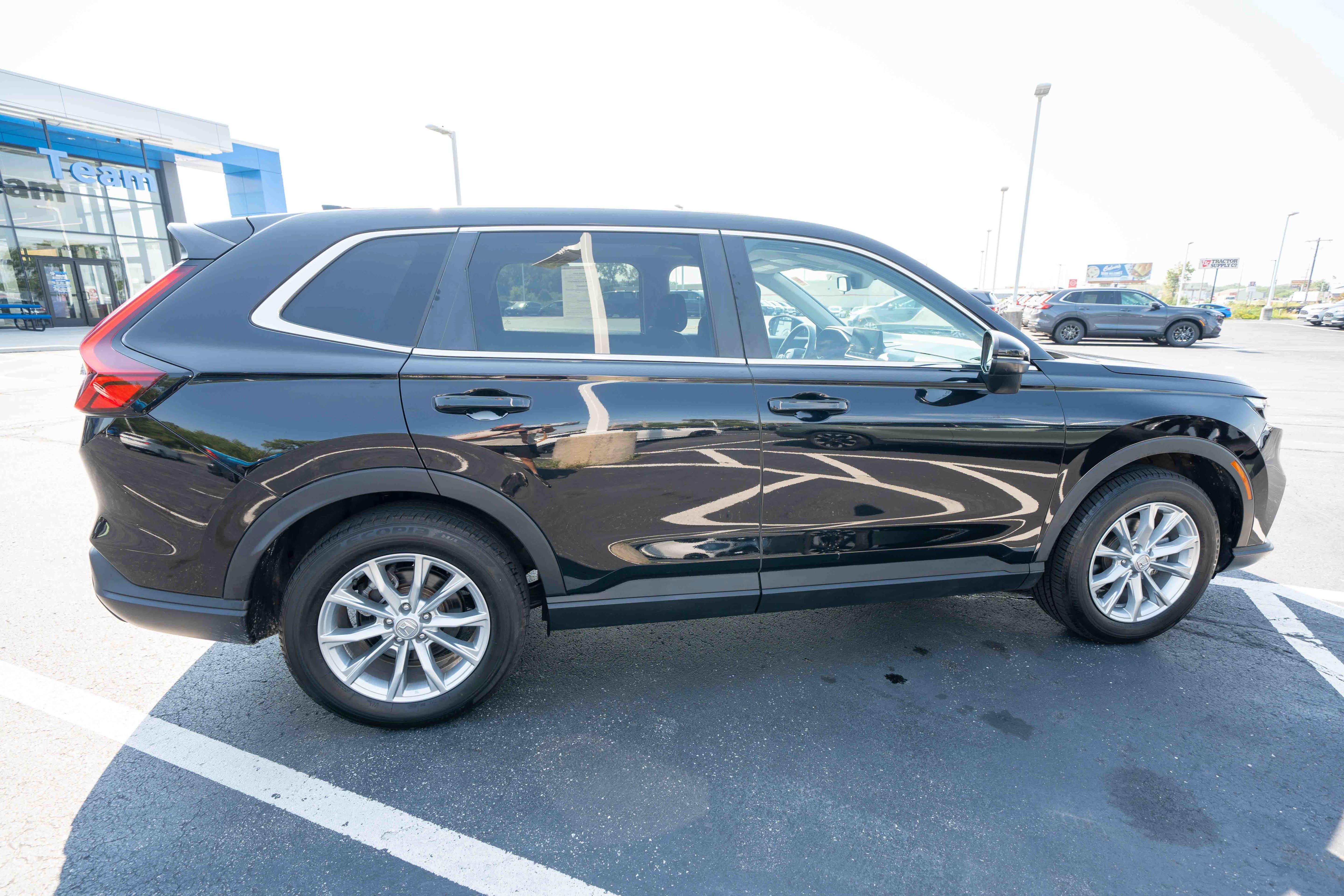 Used 2025 Honda CR-V EX image 6