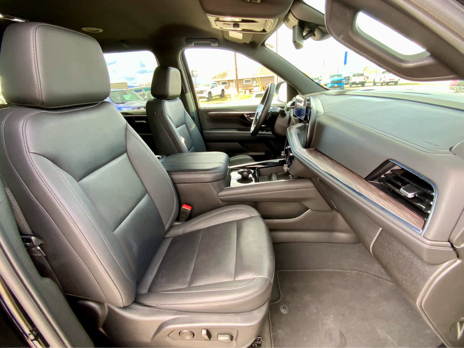 Used 2025 Chevrolet Suburban Z71 AWD/4WD image 22