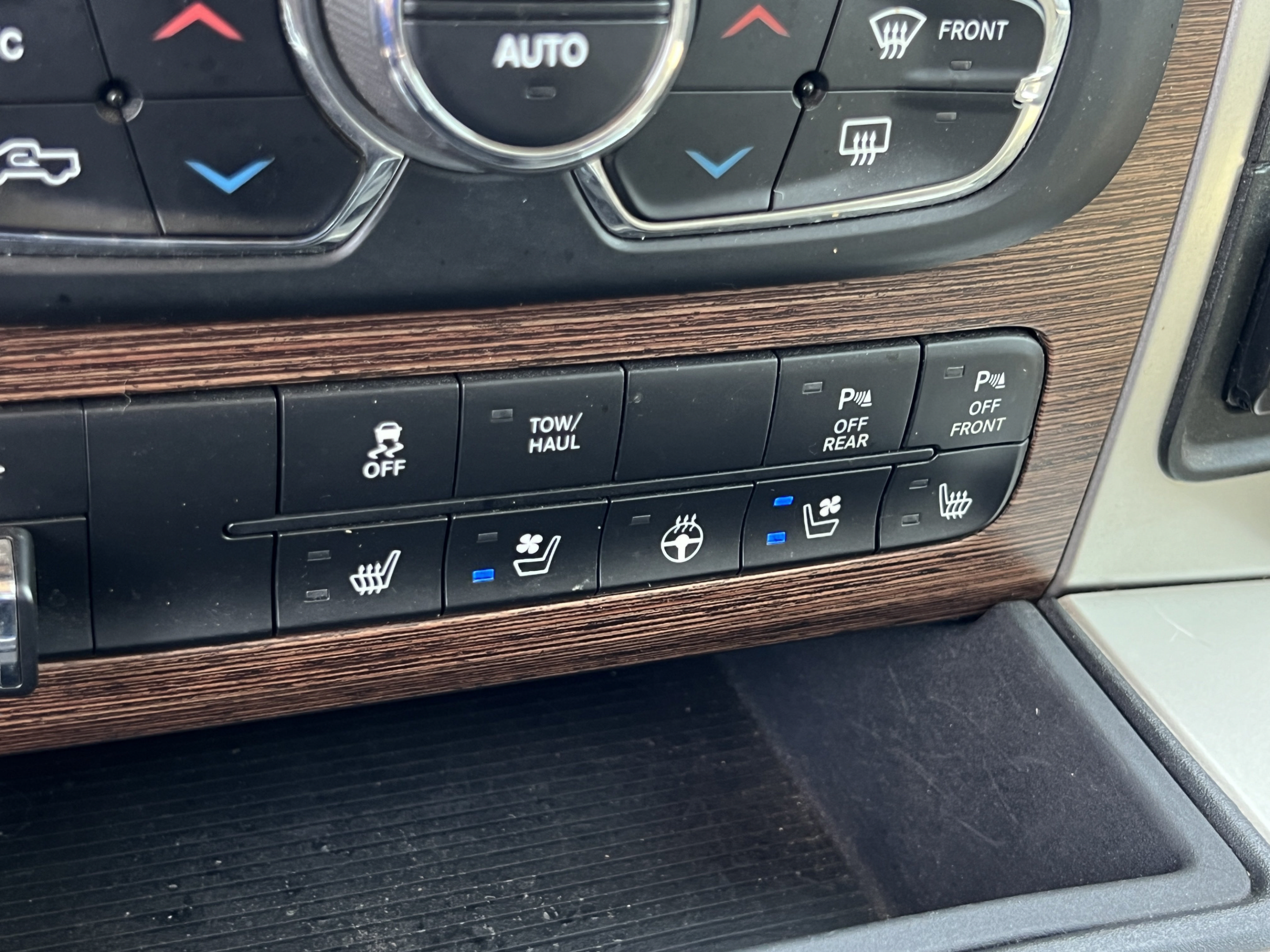 Used 2016 RAM 1500 Laramie w/ Convenience Group RWD image 16