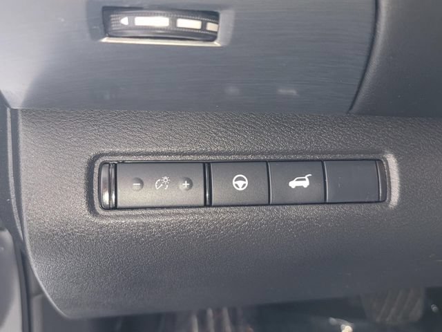 Used 2024 Nissan Pathfinder SL AWD/4WD image 30
