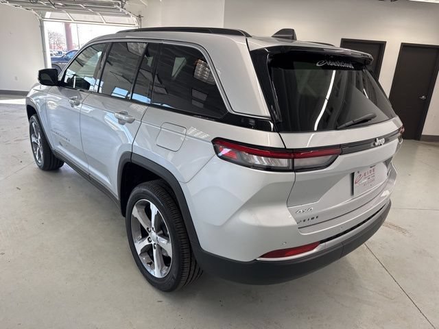 New 2026 Jeep Grand Cherokee Limited w/ Trailer Tow Package AWD/4WD image 6