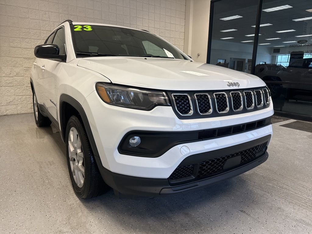 Used 2023 Jeep Compass Latitude image 32