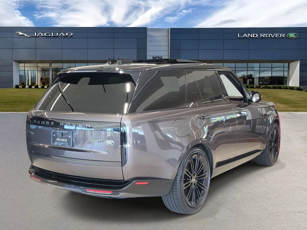 Used 2023 Land Rover Range Rover SE AWD/4WD image 3