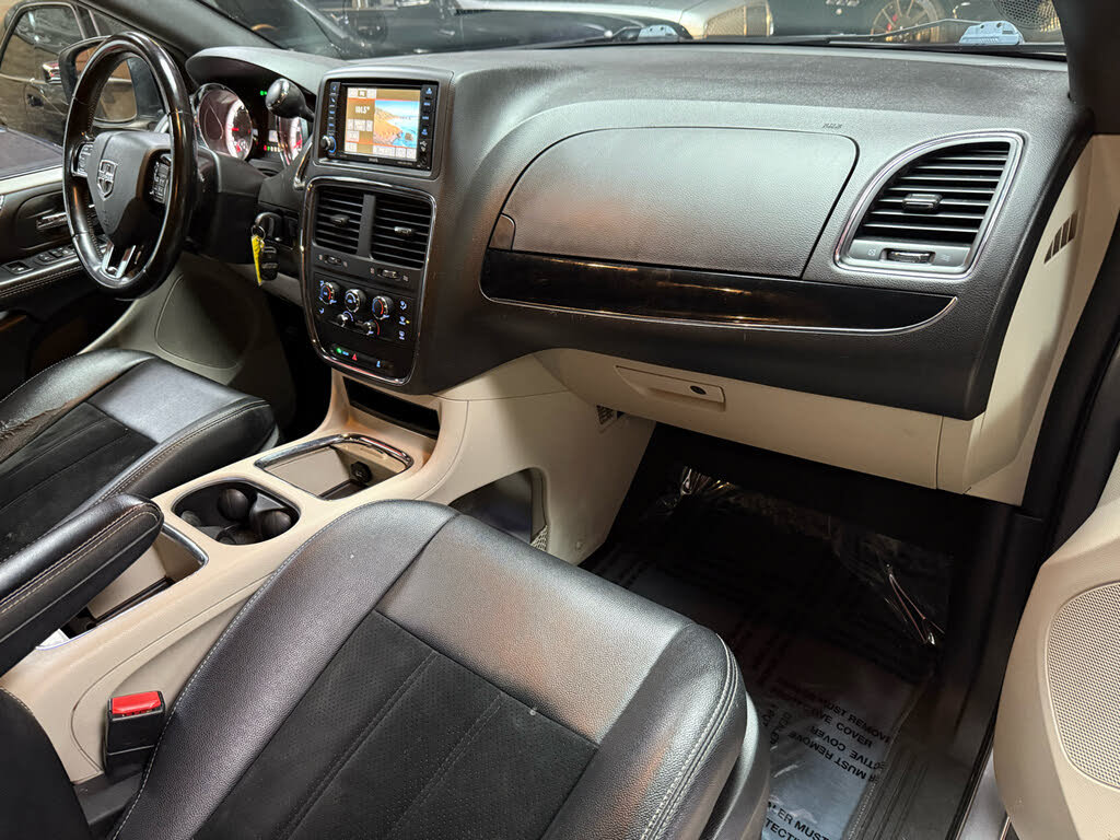 Used 2018 Dodge Grand Caravan SXT FWD image 11