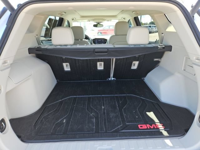 Used 2024 GMC Terrain Denali w/ Denali Premium Package AWD/4WD image 11