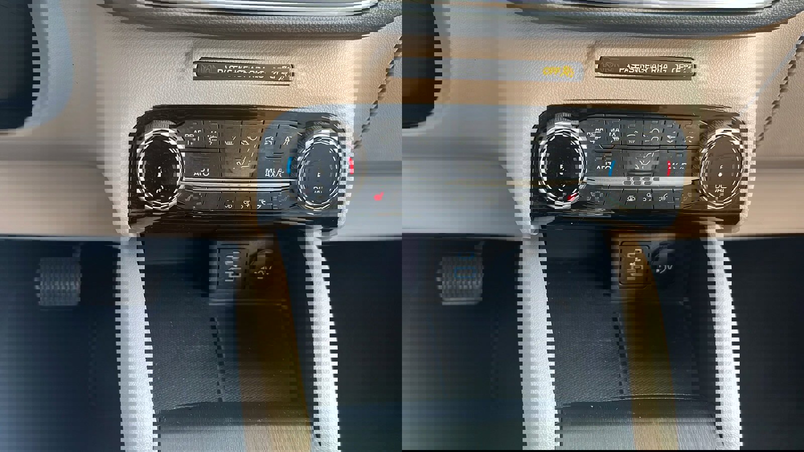 Used 2022 Ford Escape Titanium w/ Class II Trailer Tow Package image 28