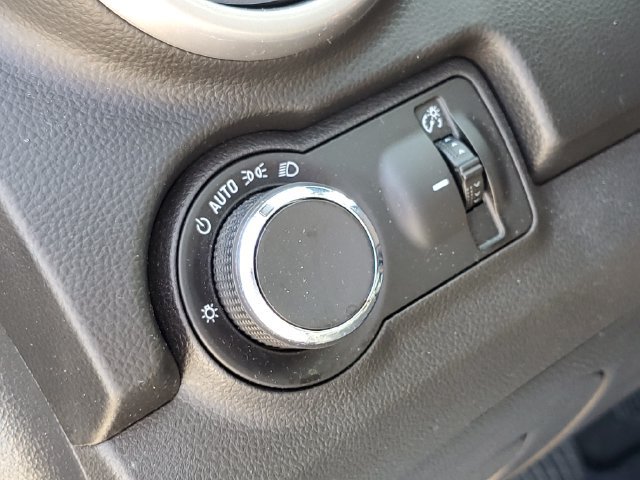 Used 2015 Chevrolet Trax LT w/ LT Sun and Sound Package FWD image 11