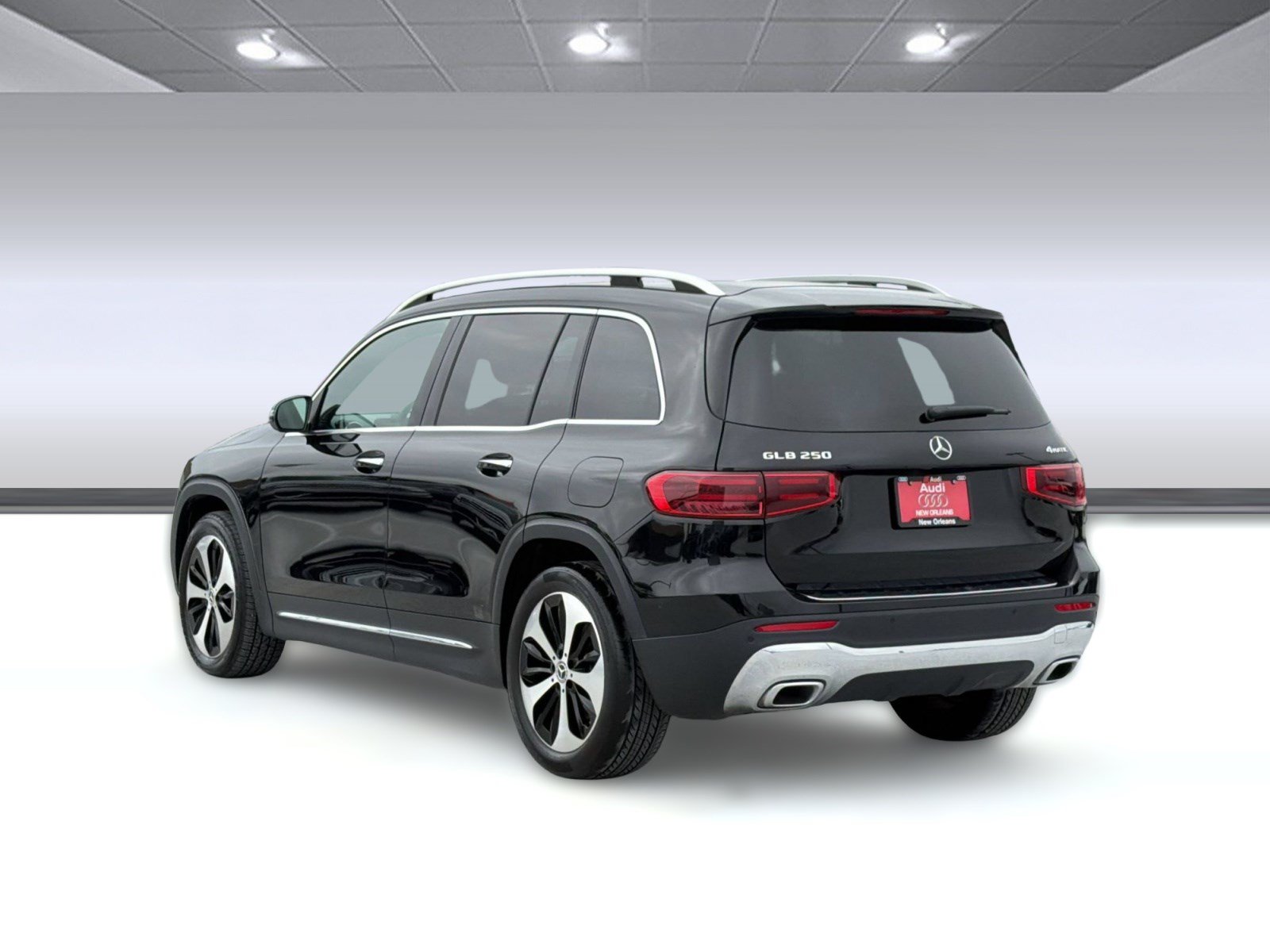 Used 2025 Mercedes-Benz GLB 250 4MATIC image 3