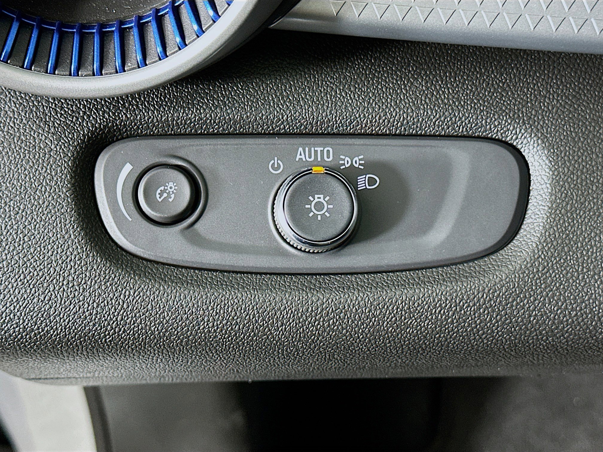 Used 2024 Chevrolet Trax LS w/ LS Convenience Package image 16