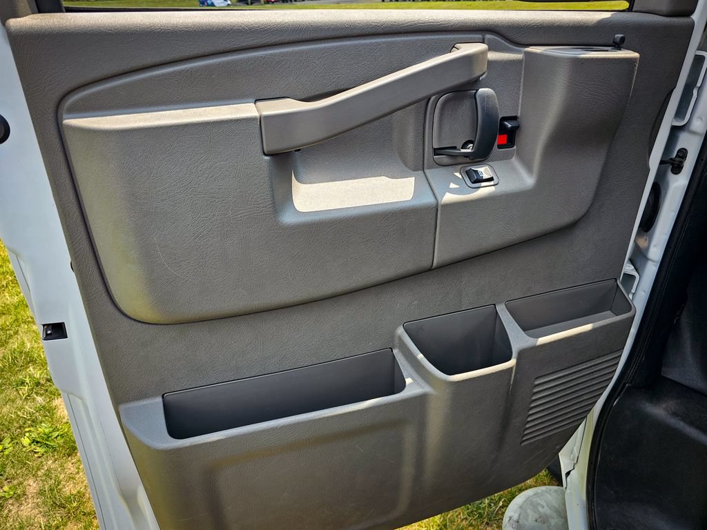 Used 2025 GMC Savana 2500 w/ Driver Convenience Package RWD image 9