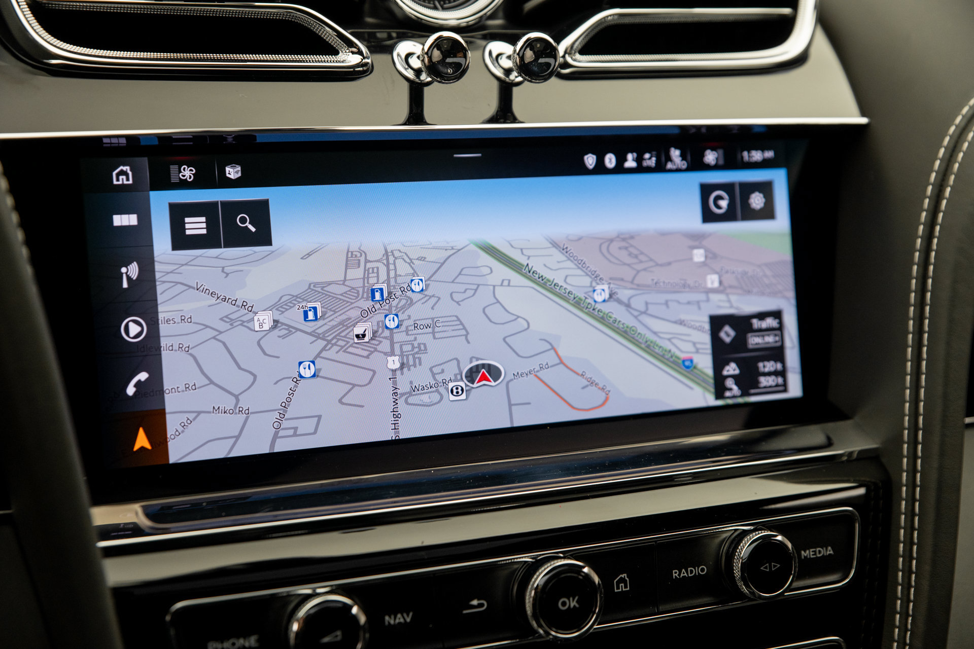 Certified 2022 Bentley Bentayga AWD/4WD image 28