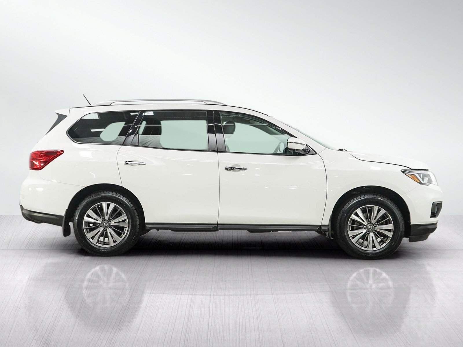 Used 2017 Nissan Pathfinder SL AWD/4WD image 6