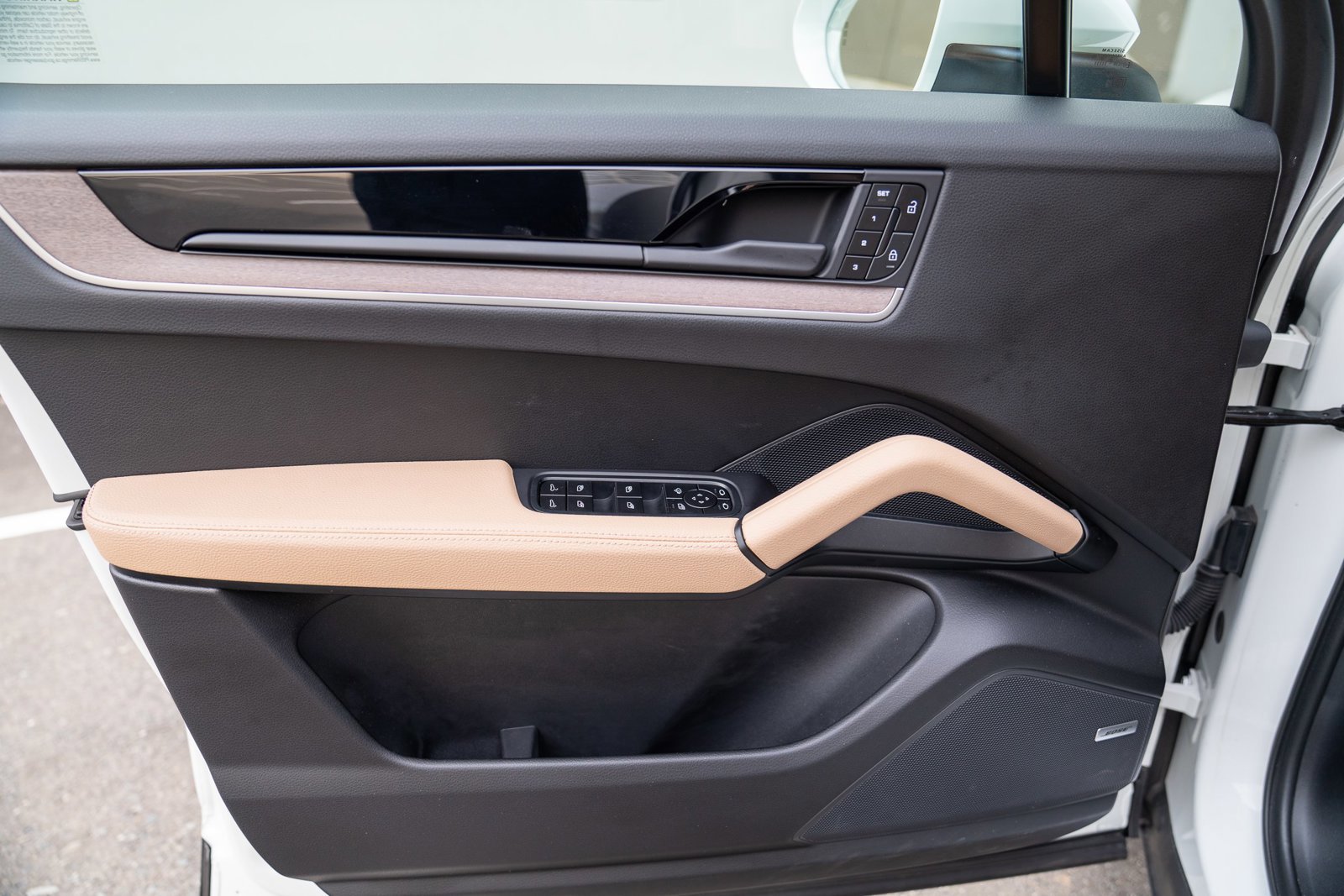 Used 2025 Porsche Cayenne image 11