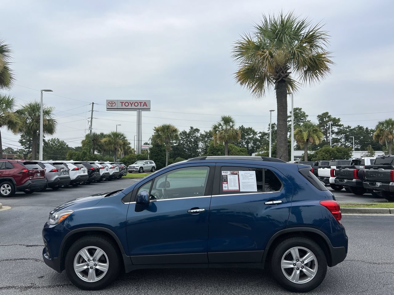 Used 2019 Chevrolet Trax LT w/ LT Convenience Package FWD image 7