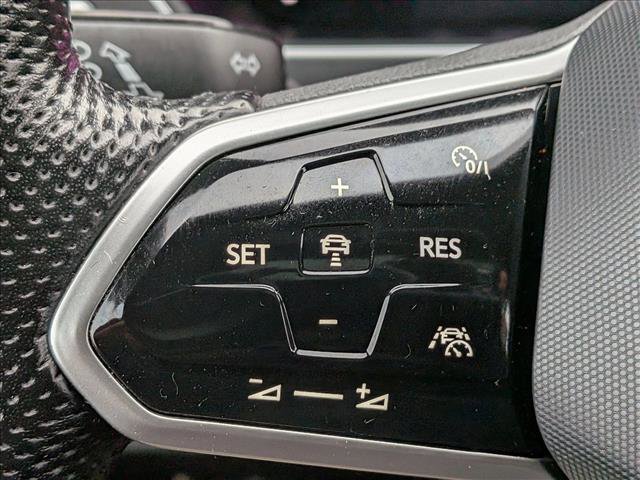 Used 2022 Volkswagen Tiguan SE R-Line image 16