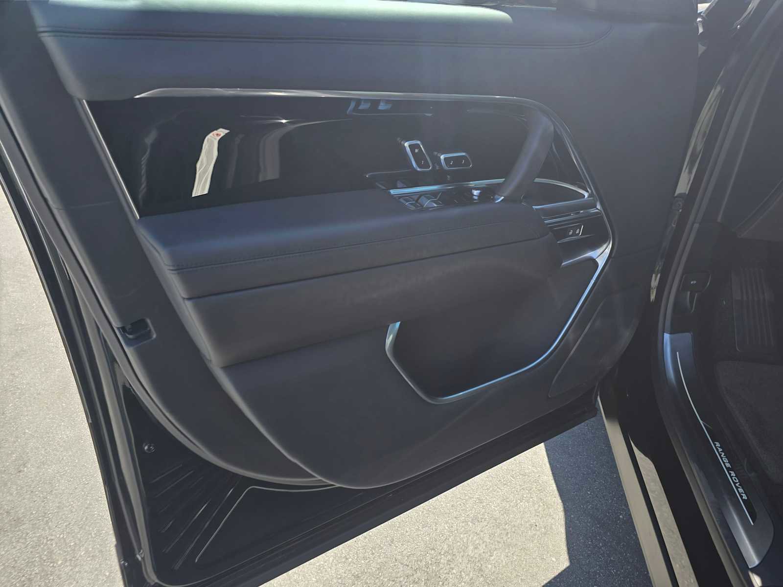 New 2025 Land Rover Range Rover SE image 24