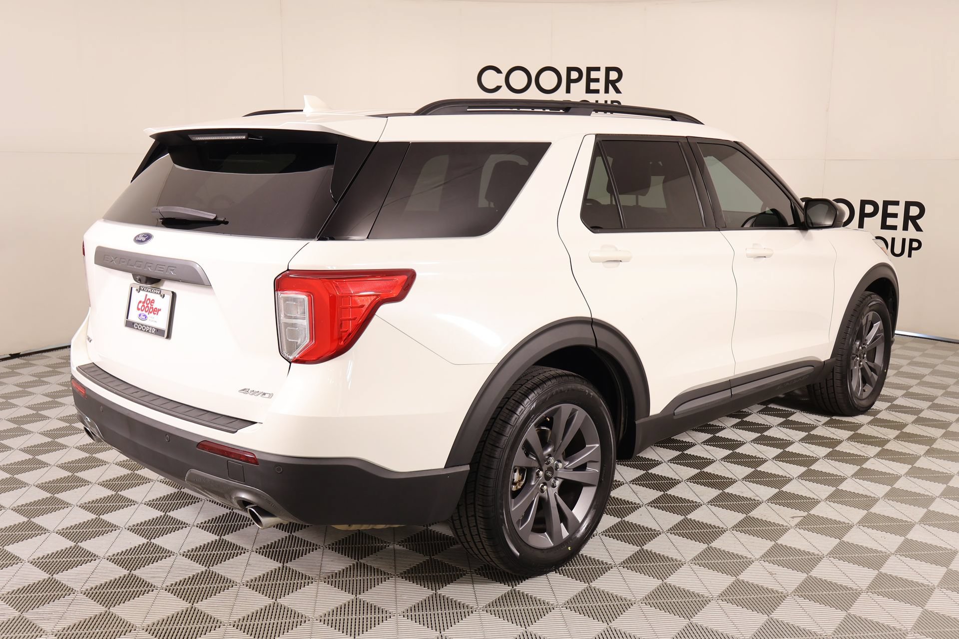 Used 2023 Ford Explorer XLT w/ Equipment Group 202A AWD/4WD image 22