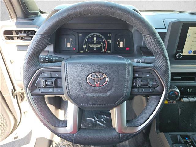 Used 2025 Toyota Tacoma SR5 AWD/4WD image 13