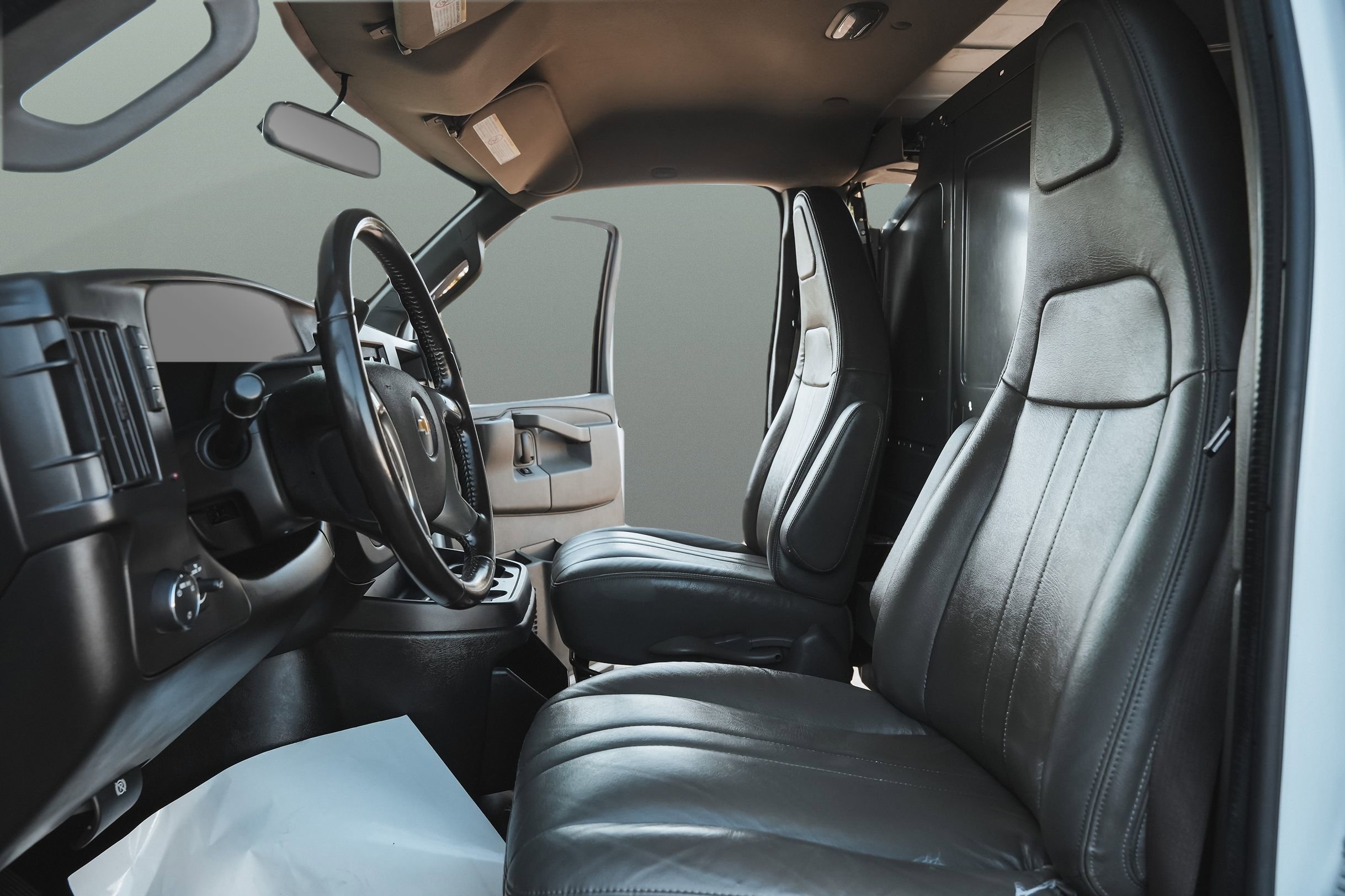 Used 2016 Chevrolet Express 3500 Extended RWD image 13