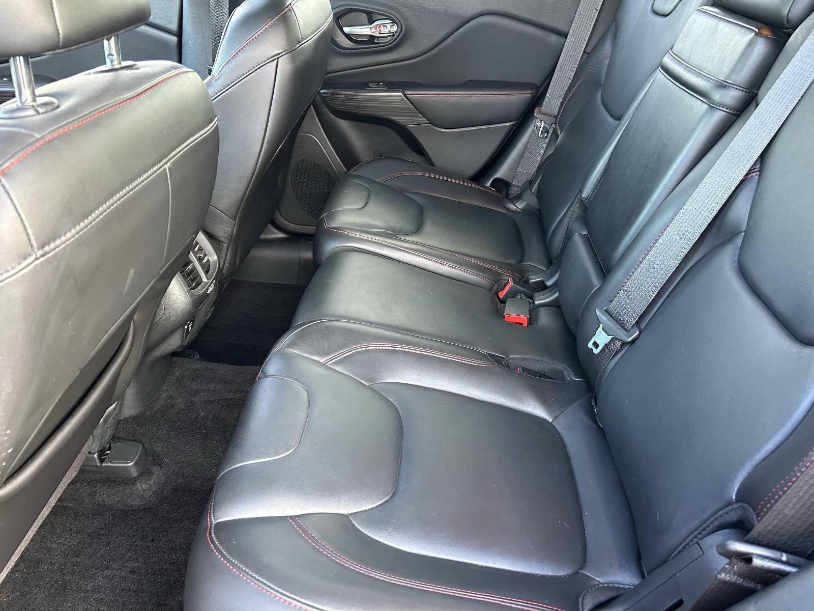 Used 2015 Jeep Cherokee Trailhawk w/ Comfort/Convenience Group AWD/4WD image 20