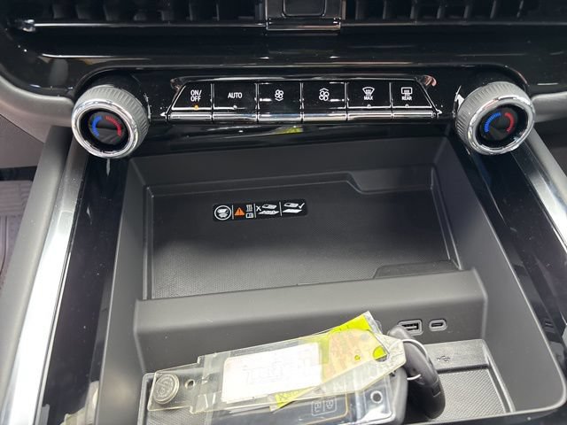New 2026 Chevrolet Suburban Premier w/ Sun And Tow Package AWD/4WD image 18